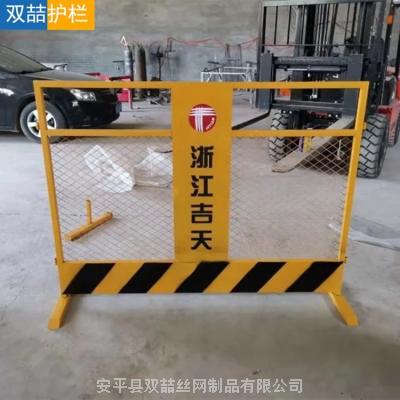 筑造安全防線 移動(dòng)施工圍欄與臨邊防護(hù)設(shè)施在建筑工地中的關(guān)鍵作用